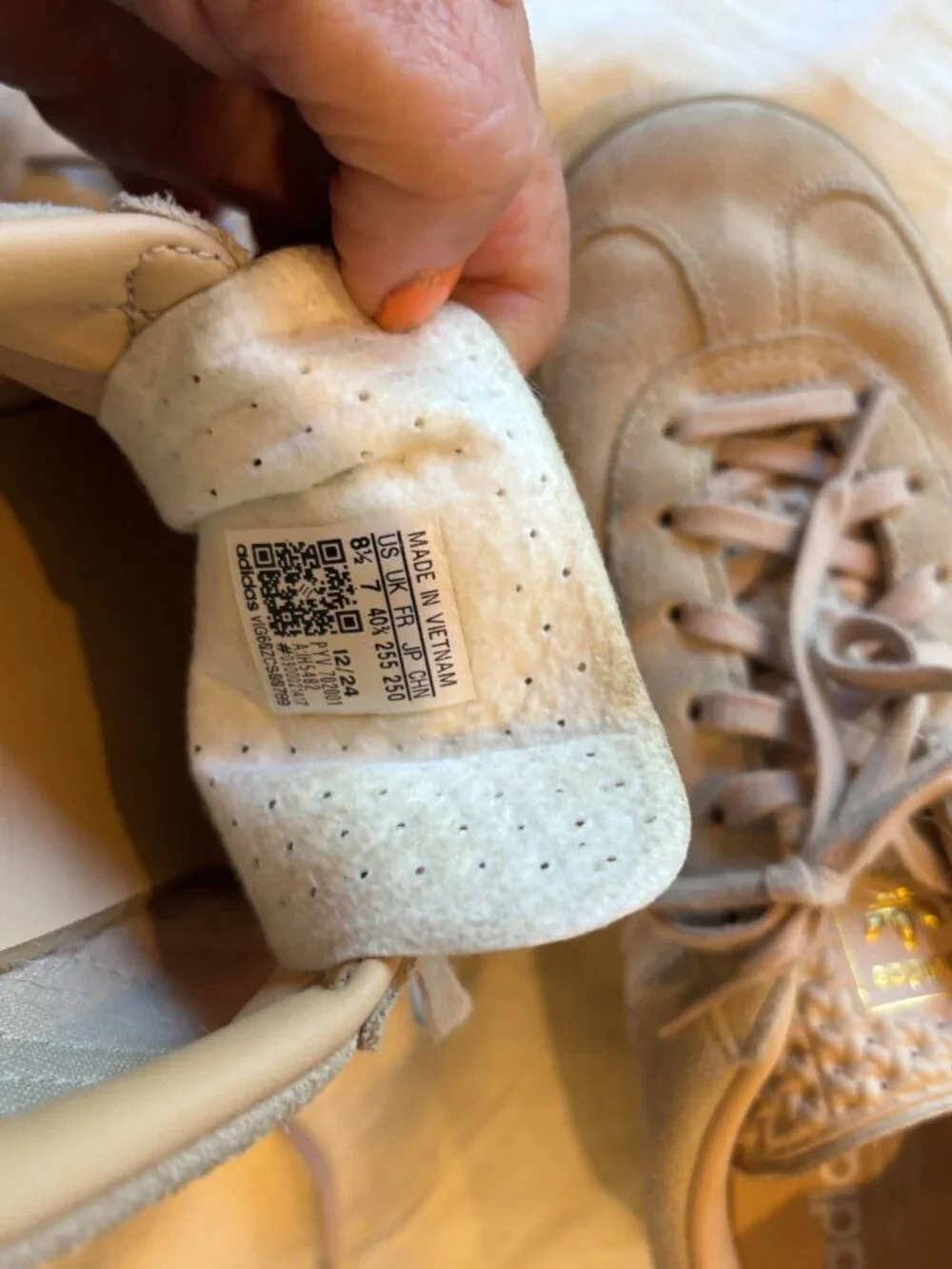 LIKE NEW ADIDAS GAZELLE BEIGE SUEDE AND LEATHER SNEAKERS 8.5